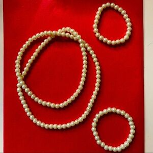 Vintage Guess Faux Pearl glam necklace 15” & 2 bracelets set jewelry Costume